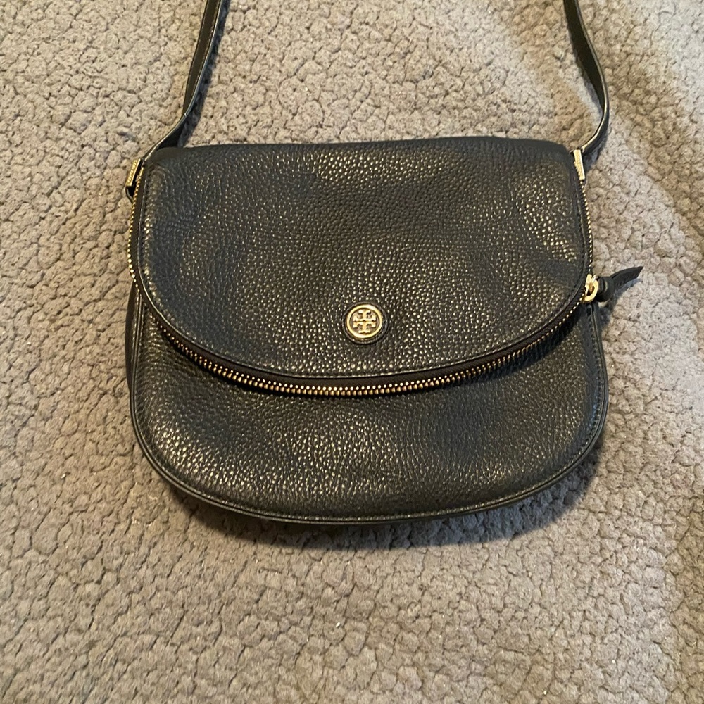 TORY BUCH BLACK PEBBLED LEATHER CROSS BODY